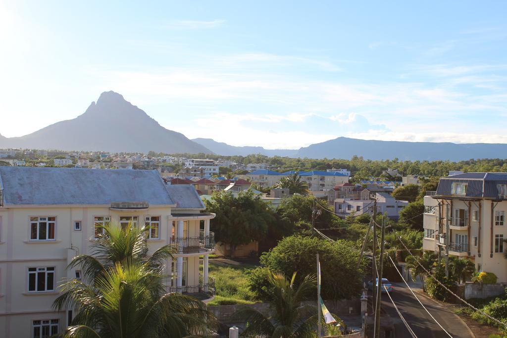Flic en Flac Beach Penthouse Exterior foto