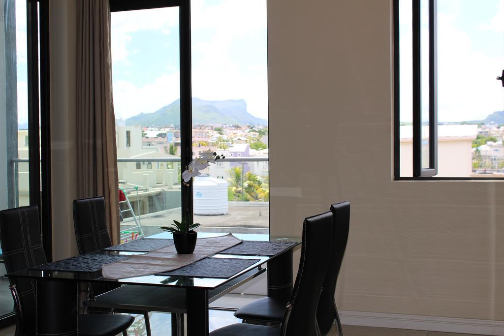 Flic en Flac Beach Penthouse Exterior foto