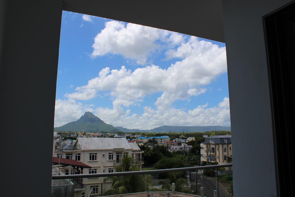 Flic en Flac Beach Penthouse Exterior foto