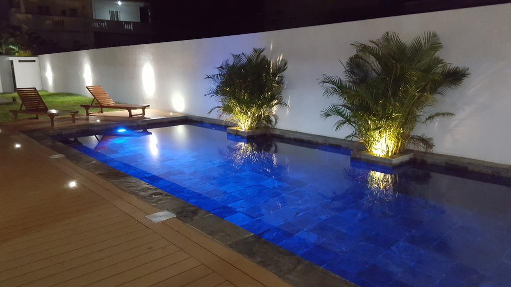 Flic en Flac Beach Penthouse Exterior foto